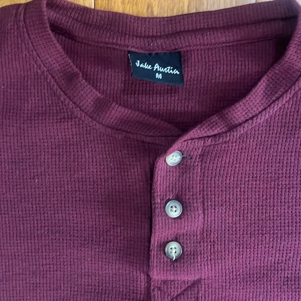 Jake Austin Men's Purple Henley 3-Button Waffle Design Shirt Size Medium Casual - Picture 2 of 5